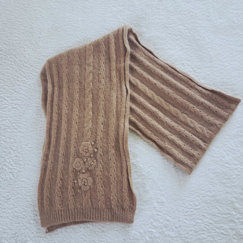 Vintage ✨️ Cashmere and Angora Knit Women's  Scarf with Floral Design